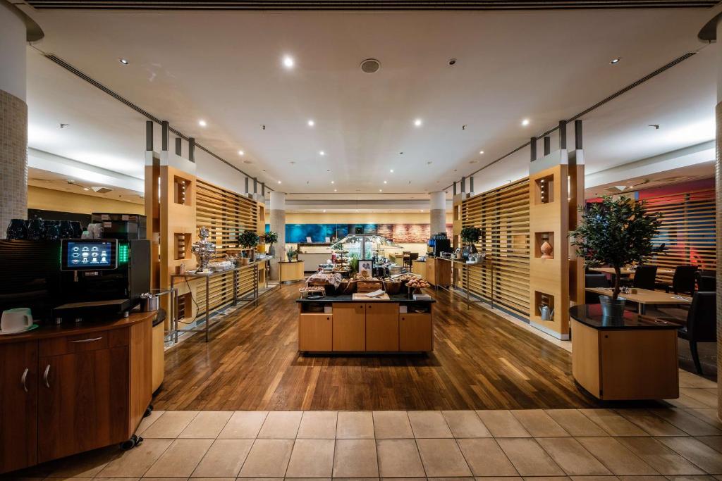 Radisson Blu Hotel Hannover - Resim 4