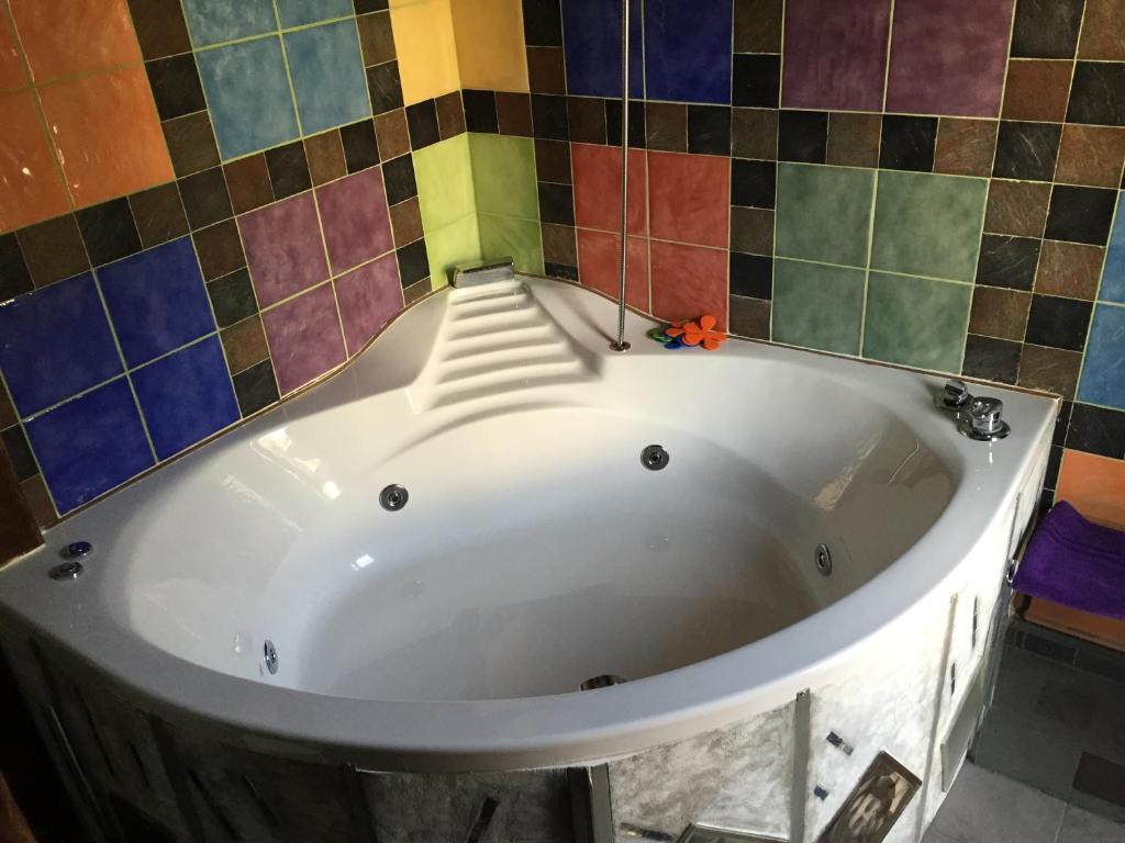 Jacuzzi Hotel Anahuaska Art - Suites Temáticas La Rioja