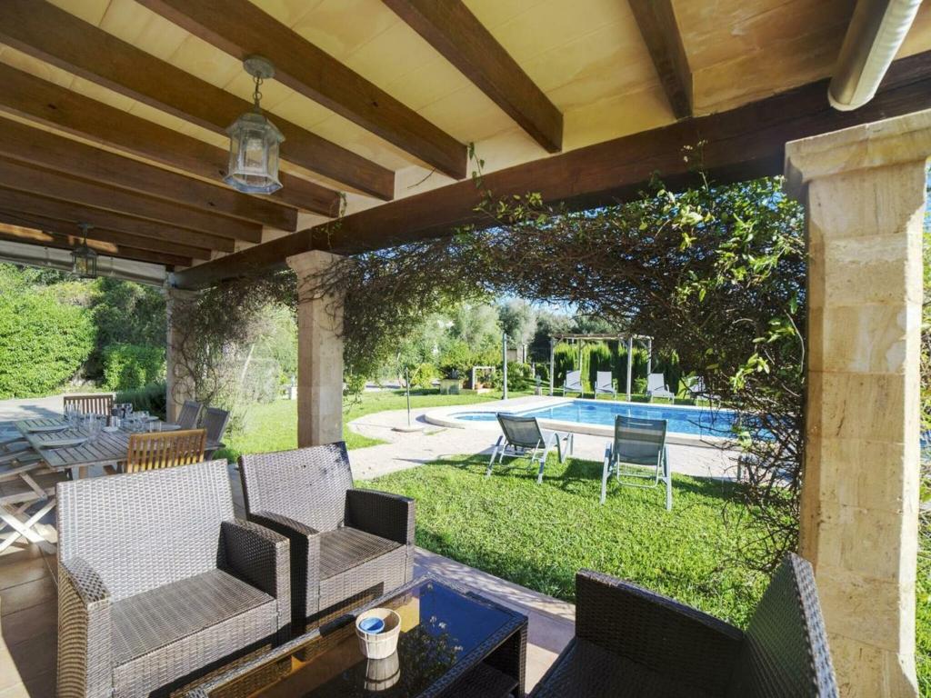 Bazén v ubytování Villa in Muro near Can Picafort Beach nebo v jeho okolí