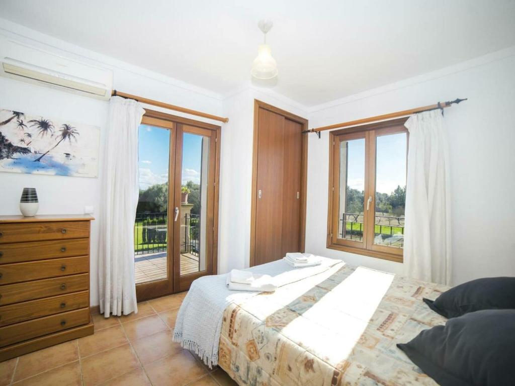 Postel nebo postele na pokoji v ubytování Villa in Muro near Can Picafort Beach