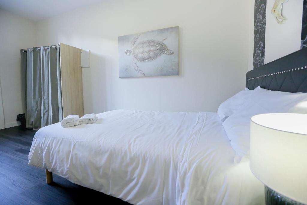 Posteľ alebo postele v izbe v ubytovaní Le 34 Malon, T5 hypercentre chic et cosy, wifi, netflix par SOVALFI