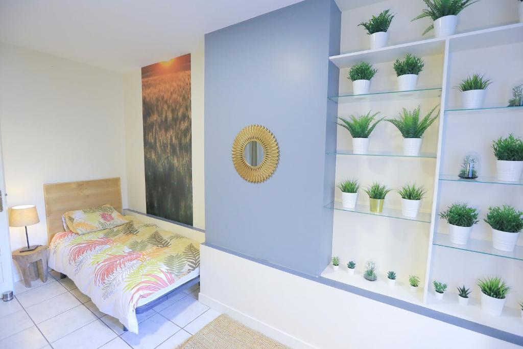 Posteľ alebo postele v izbe v ubytovaní Le 34 Malon, T5 hypercentre chic et cosy, wifi, netflix par SOVALFI