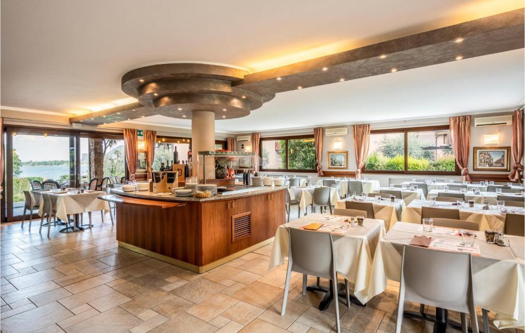 A restaurant or other place to eat at Bilocale