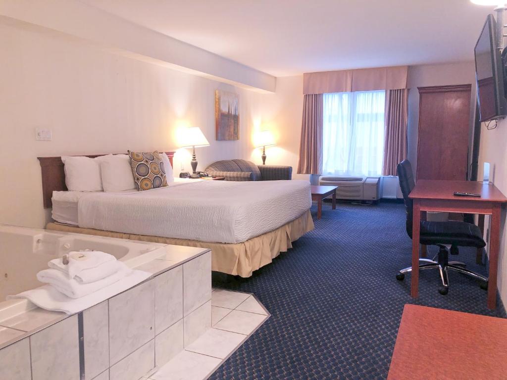 
King Suite with Jacuzzi Tub and Sofa Bed
