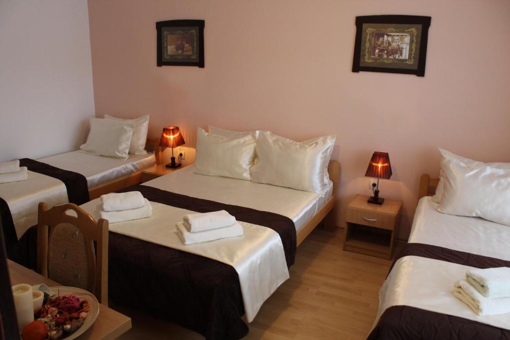 Guest Accommodation Zone - Family Two-Bedroom Apartment With Terrace