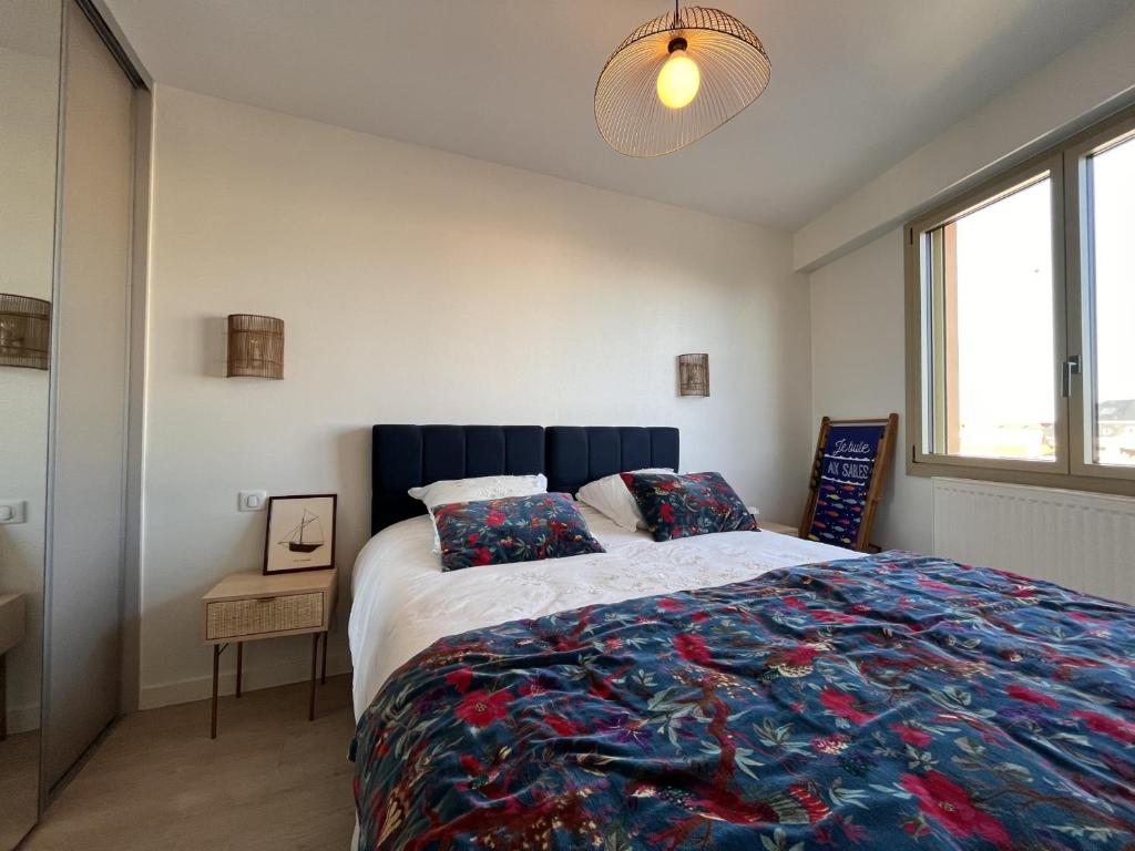 Posteľ alebo postele v izbe v ubytovaní Appartement 3* face plage avec balcon et 2 salles d'eau - FR-1-197-551