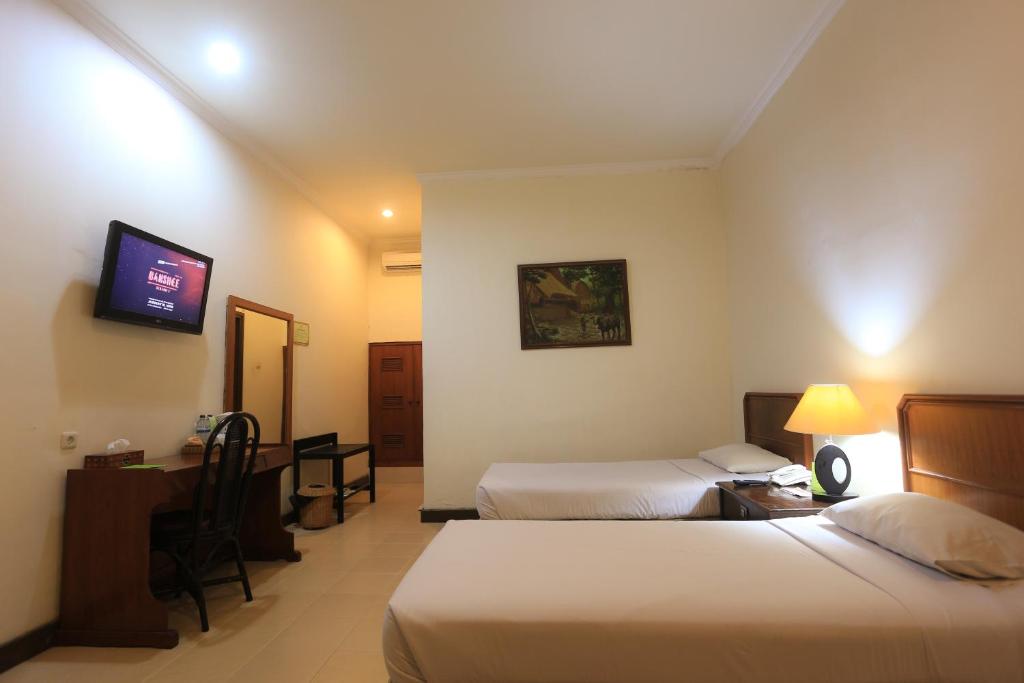 Postel nebo postele na pokoji v ubytování Lombok Garden Hotel