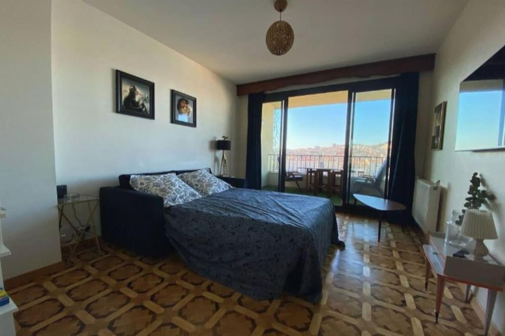 Posteľ alebo postele v izbe v ubytovaní Terrace Apartment Old Port Exceptional View