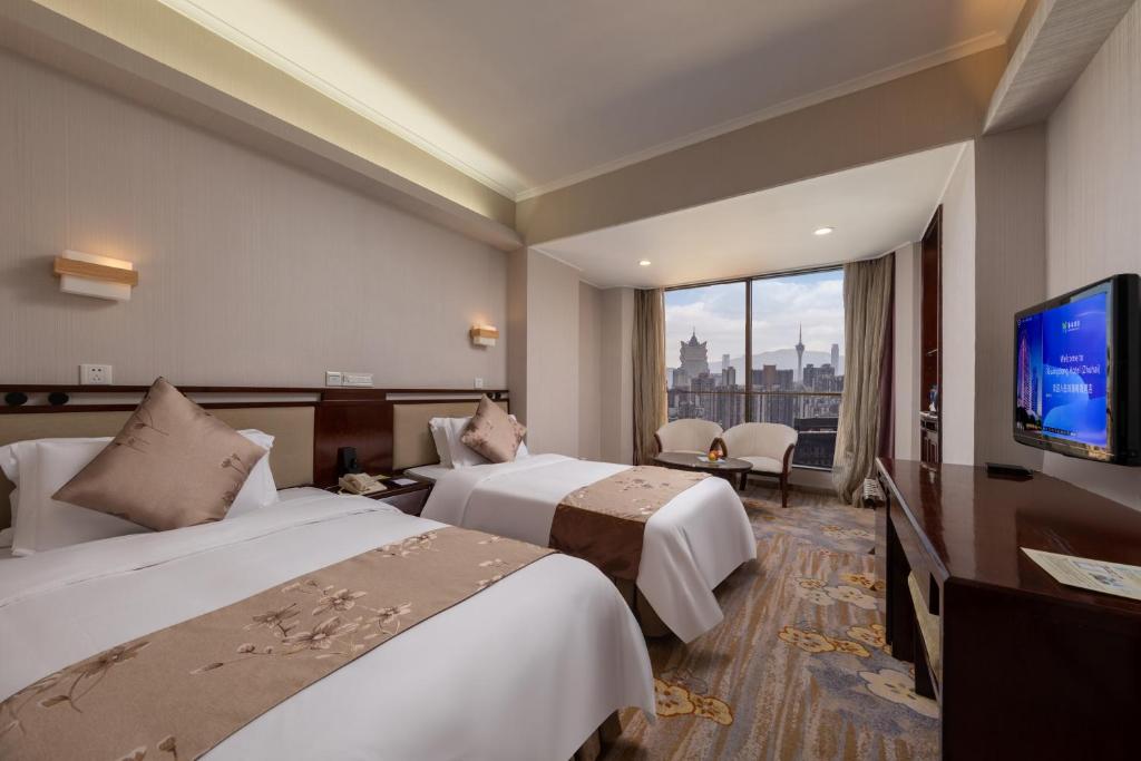 Postel nebo postele na pokoji v ubytování Guangdong Hotel (Zhuhai)