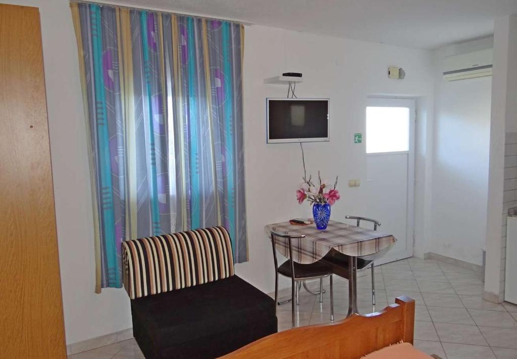 Fotografia z galérie ubytovania Apartments Tomislav - 120 m from beach v destinácii Okrug Donji