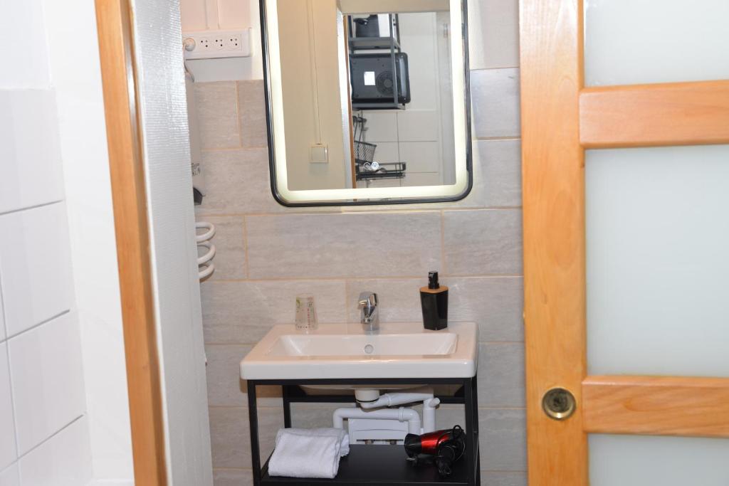 CHEZ CECILE Bed and Breakfast chez le VIGNERON - 9