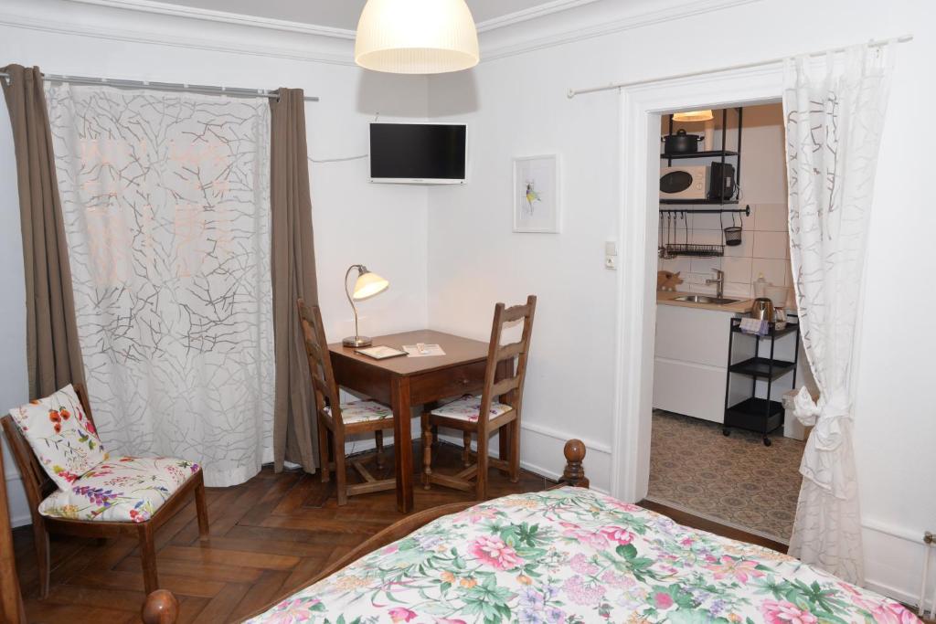 CHEZ CECILE Bed and Breakfast chez le VIGNERON - 4