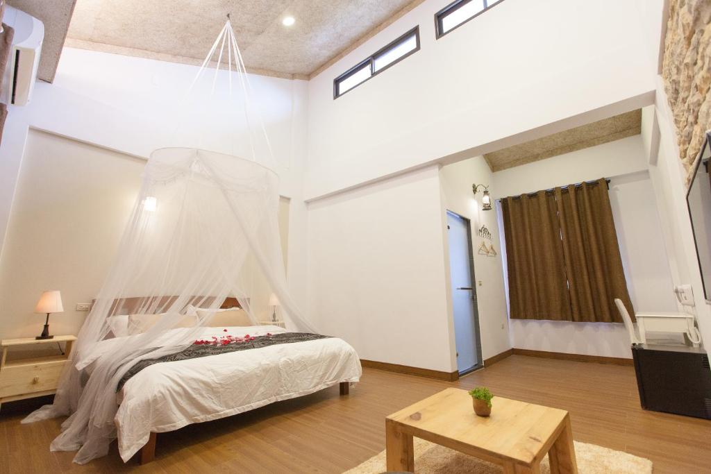 Postel nebo postele na pokoji v ubytování Summer Rocker Villa