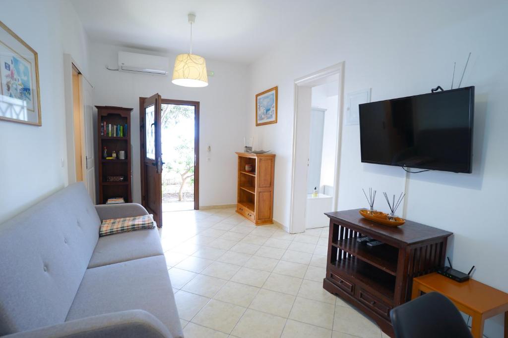 Fira Central Apartments with Veranda - 15