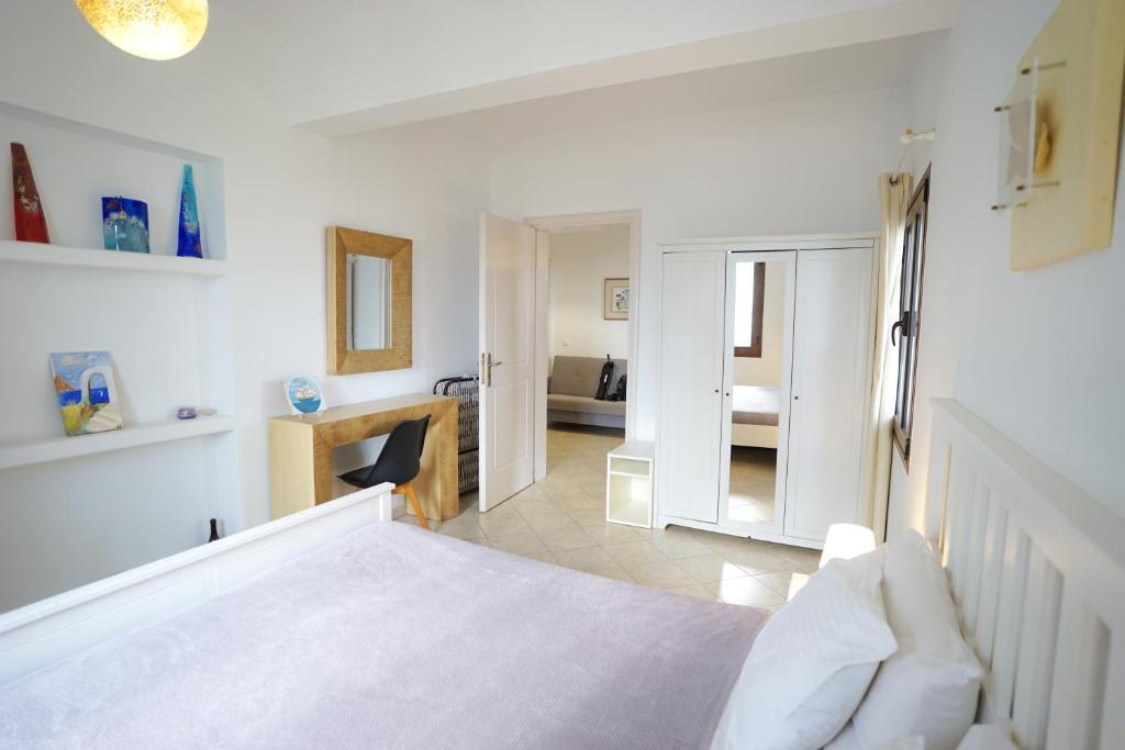 Fira Central Apartments with Veranda - 10