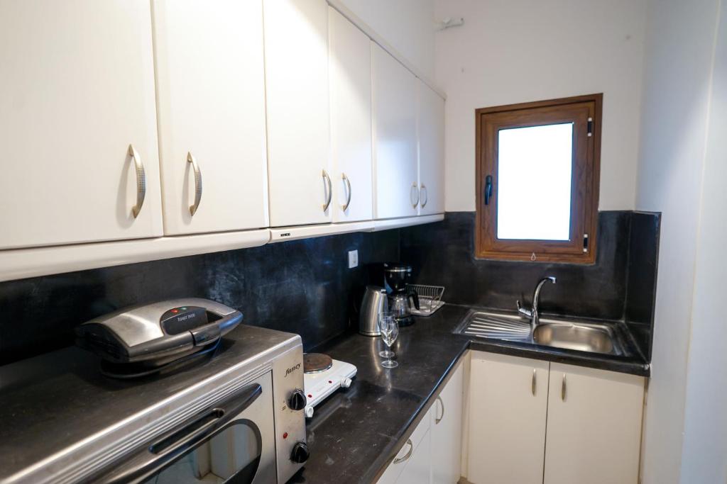 Fira Central Apartments with Veranda - 5