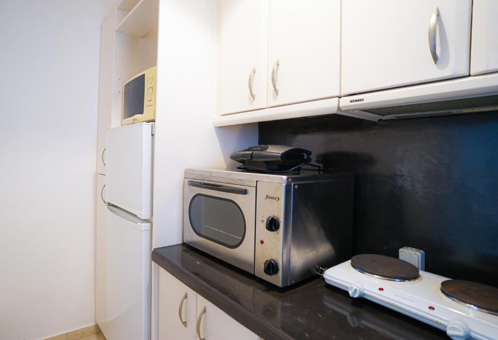 Fira Central Apartments with Veranda - 14