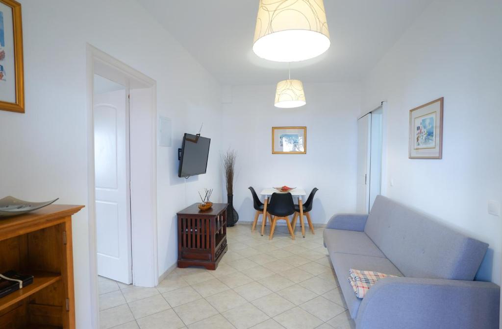 Fira Central Apartments with Veranda - 13