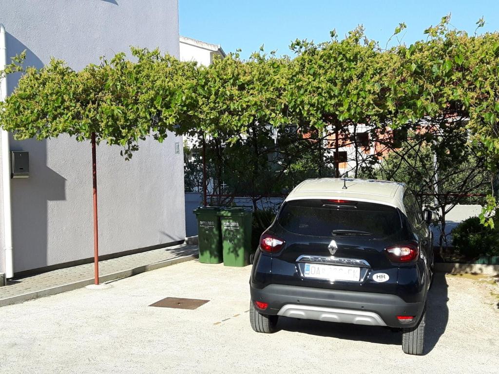 Fotografia z galérie ubytovania Nice apartment with shared swimming pool only 500m from the beach and 4km from Trogir v Trogiri