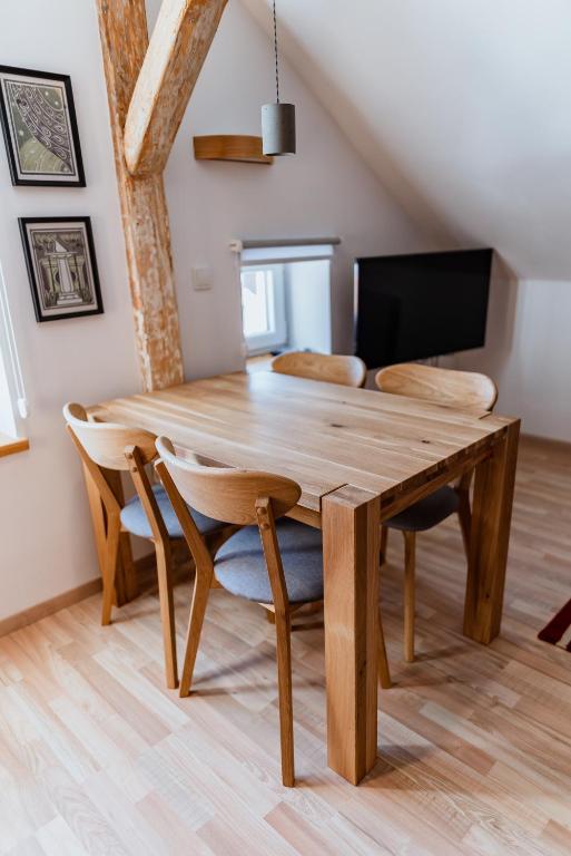 TV a/nebo společenská místnost v ubytování Apartmány Jabloneček