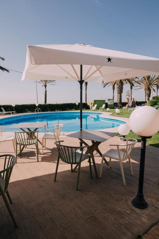 Bazén v ubytování Hotel Subur Maritim nebo v jeho okolí