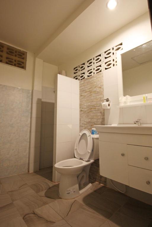 Koupelna v ubytování Simple Life Talay & Divers Resort