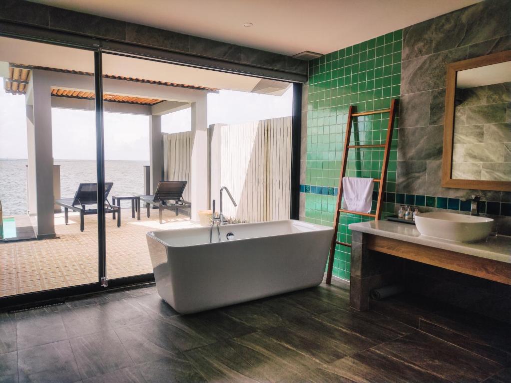 Water Pool Villa - Modern Style with Free 8-Hour Transportation