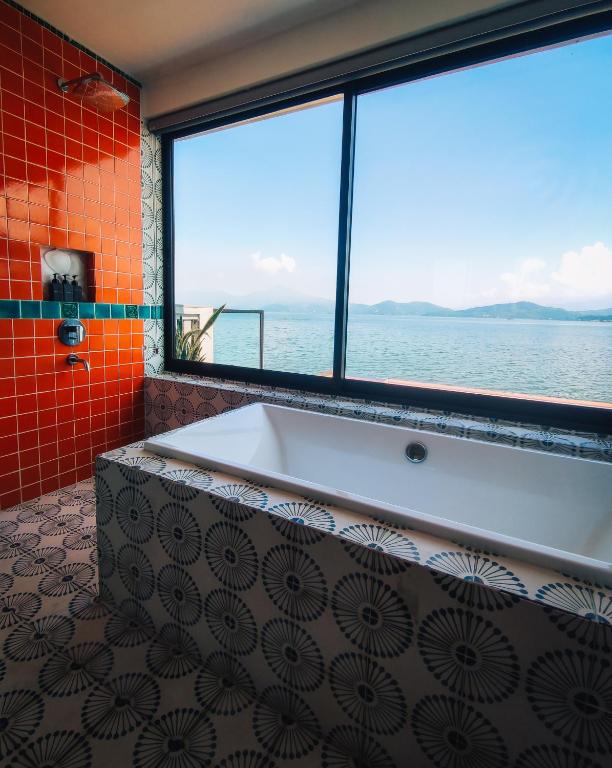 Water Pool Villa - Traditional Style with Free 8-Hour Transportation