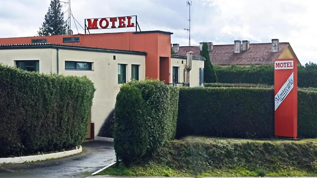 Moteles Motel Montecarlo en Teo, Galicia