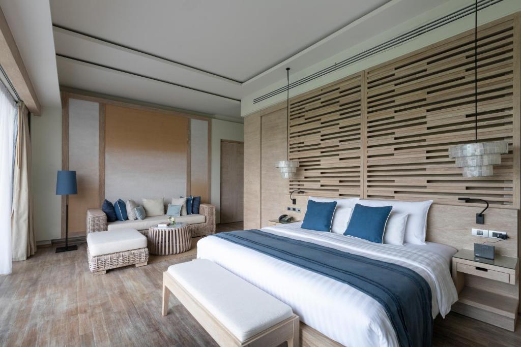 Postel nebo postele na pokoji v ubytování Cape Nidhra Hotel