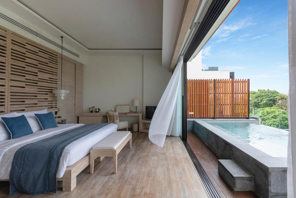 Postel nebo postele na pokoji v ubytování Cape Nidhra Hotel