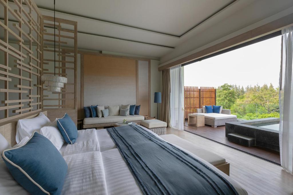 Postel nebo postele na pokoji v ubytování Cape Nidhra Hotel