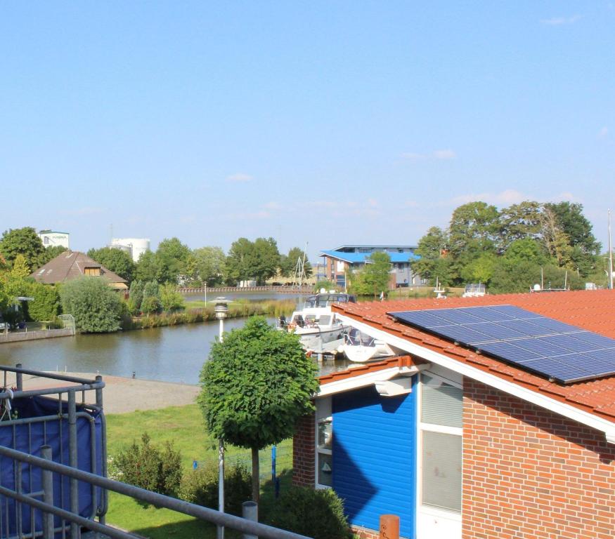 a house with solar panels on the roof at Ferienwohnung Landgang 25494 in Weener
