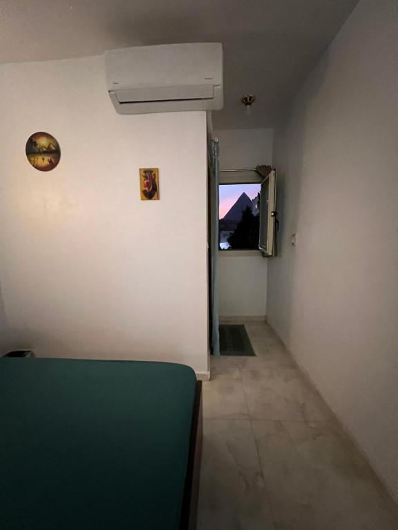 Postel nebo postele na pokoji v ubytování Giza pyramids view homestay