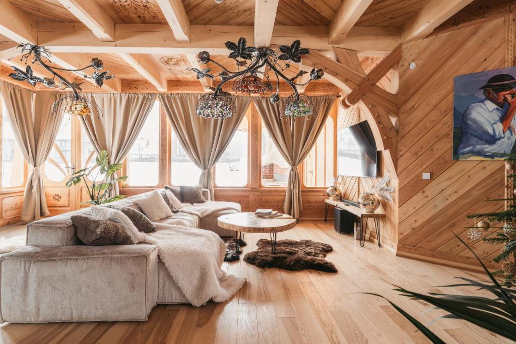 a living room with a couch and a table at Art House Residence - Grand Luxury Villa - Mountain & Ski in Białka Tatrzańska