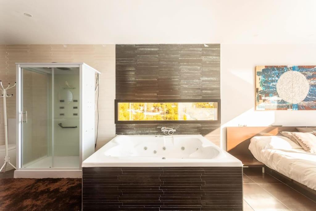 RENACER, Valencia a 30 minutos, Piscina y casa privadas para ...