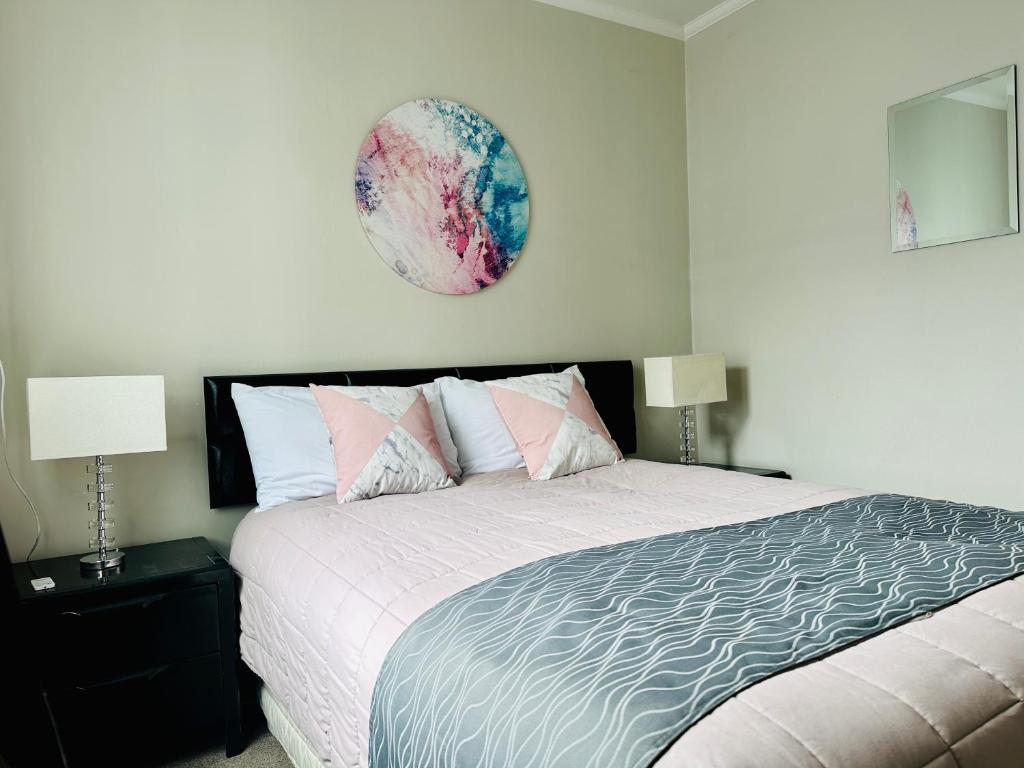 Postel nebo postele na pokoji v ubytování A1 Kaikoura Motel & Apartment