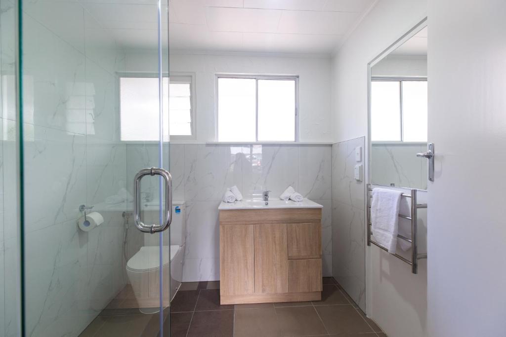 Lake Breeze Motel - Resim 10