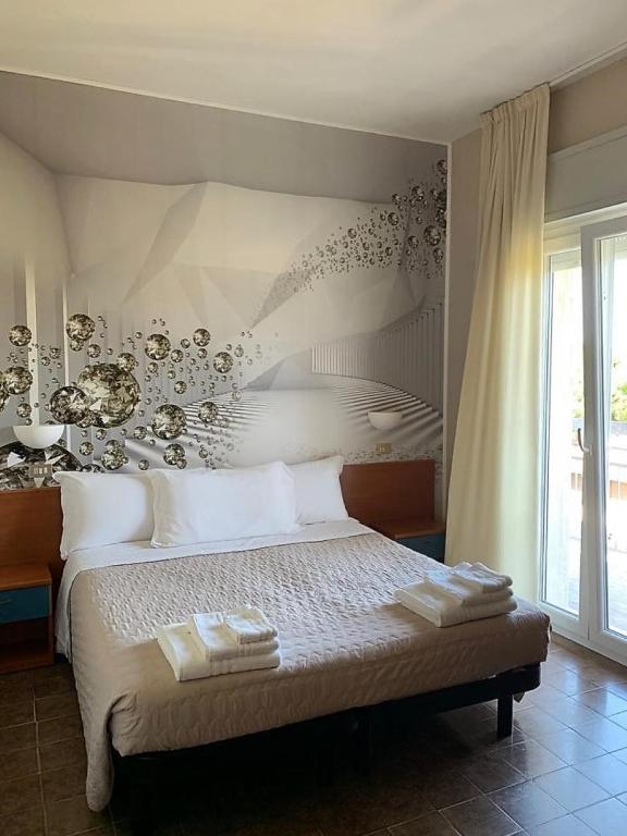 Postel nebo postele na pokoji v ubytování Hotel President