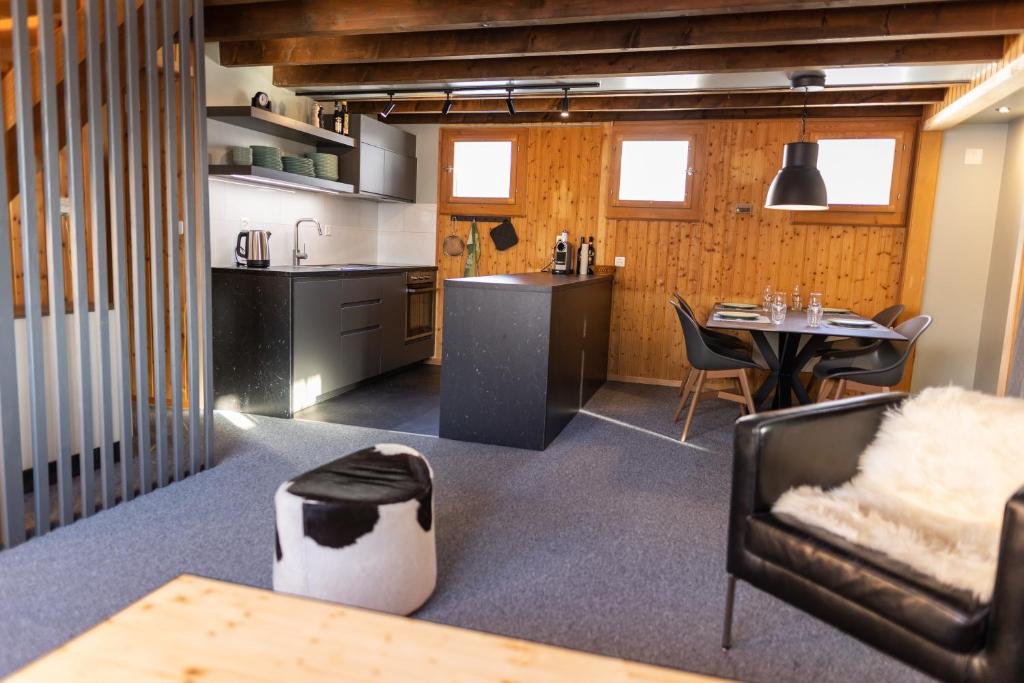 Kuchyň nebo kuchyňský kout v ubytování Ferienwohnung im Chalet am Bach