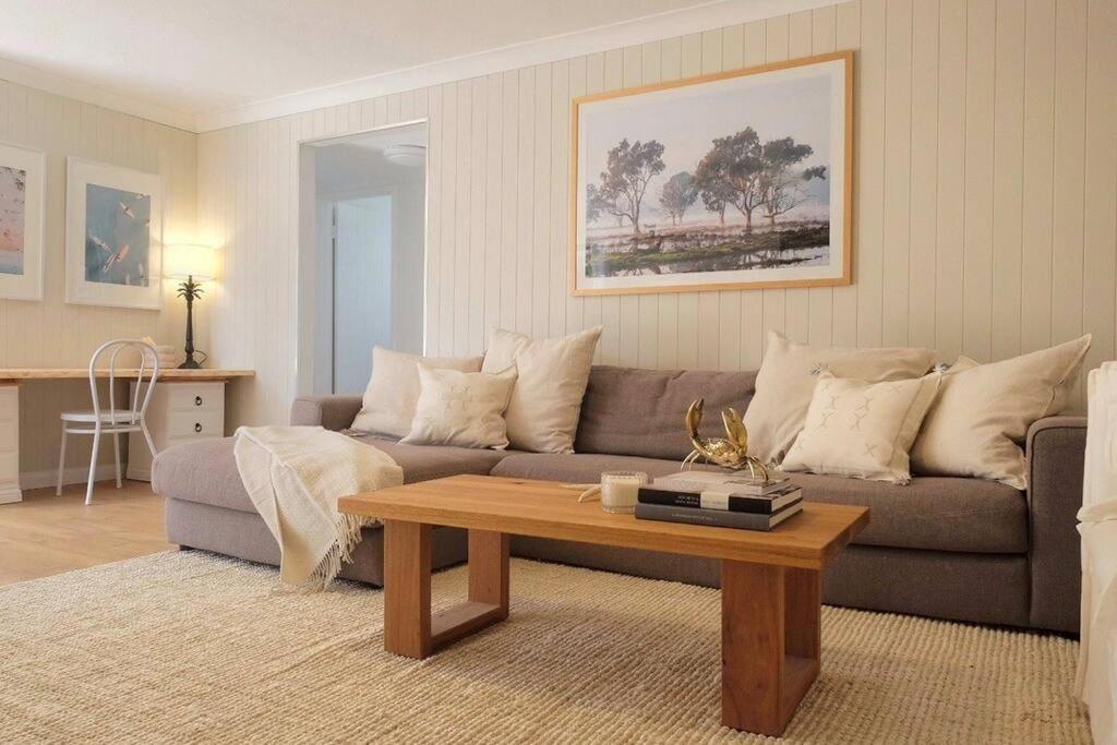 Beach Unit - Steps from the Beach! Sleeps 4. - Housity