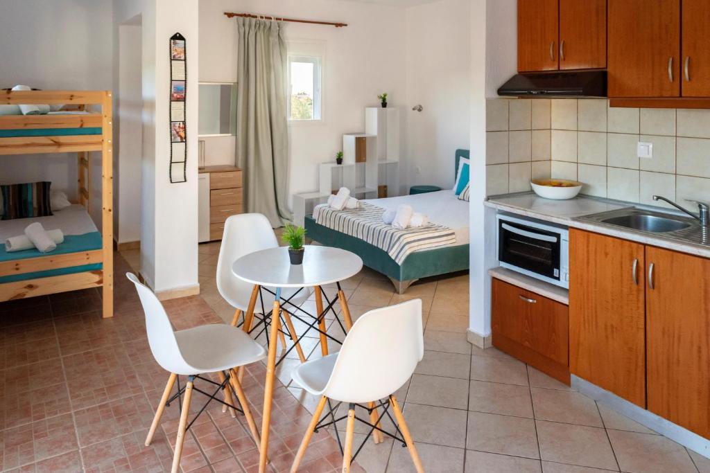 Kuchyň nebo kuchyňský kout v ubytování Kapahi Magic Hotel Apartments