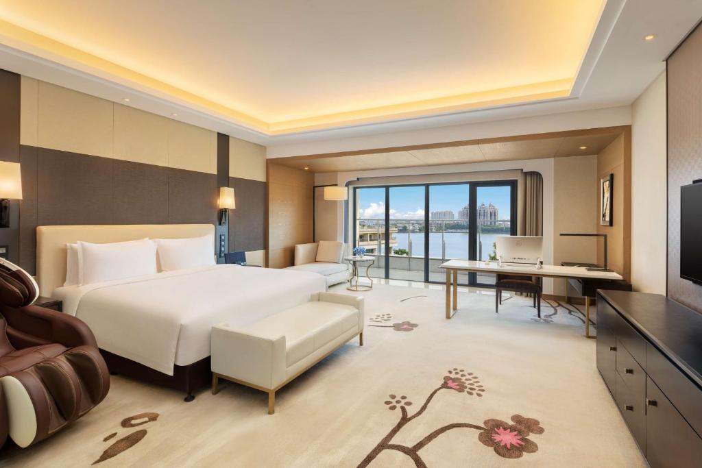 TV a/nebo společenská místnost v ubytování Radisson Blu Hotel Wuhan ETD Zone