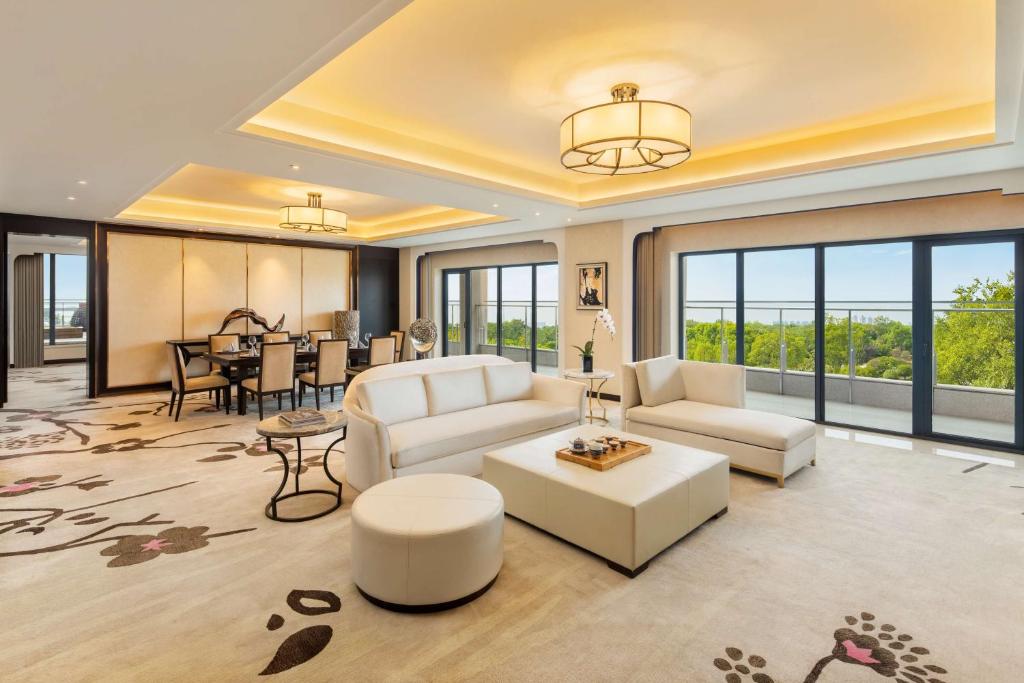 Posezení v ubytování Radisson Blu Hotel Wuhan ETD Zone