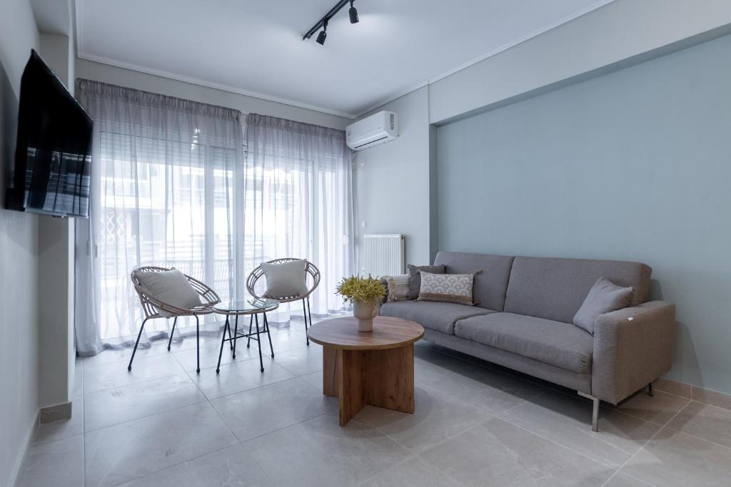 A seating area at Phaedrus Living Luxury Flat Ampelokipoi