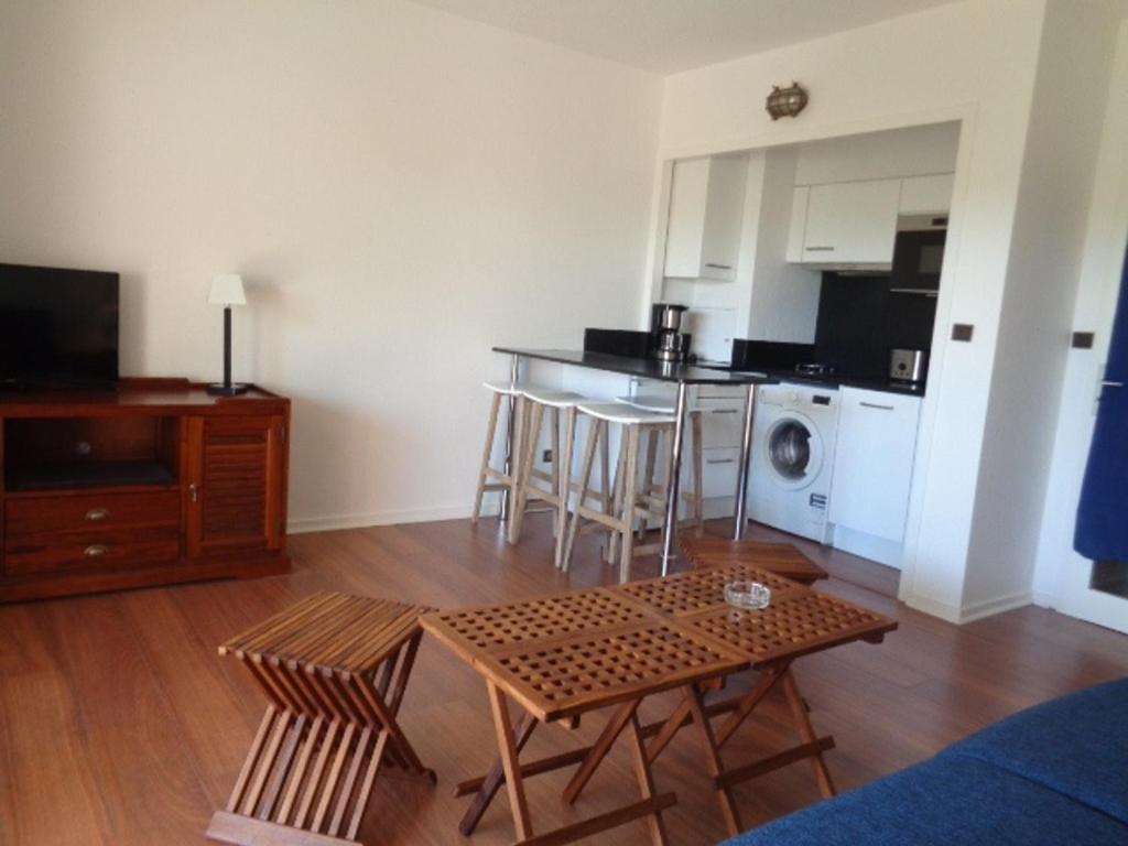 Studio confortable avec balcon, parking privé et Wi-Fi, à 200m de la plage d'Eyrac