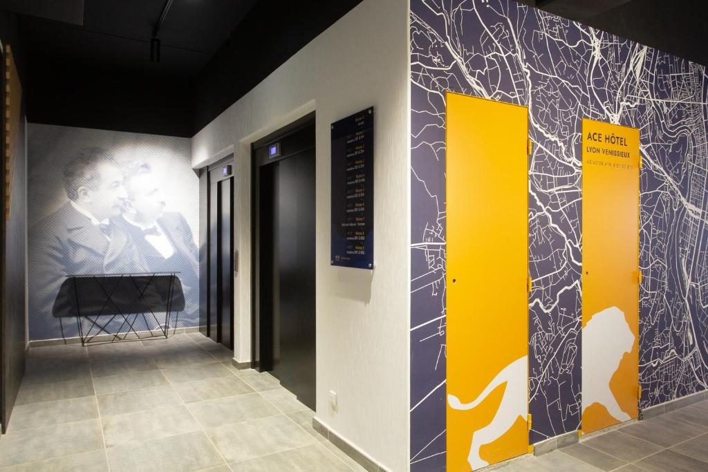 Postel nebo postele na pokoji v ubytování ACE Hôtel Lyon Vénissieux Parc des Expositions