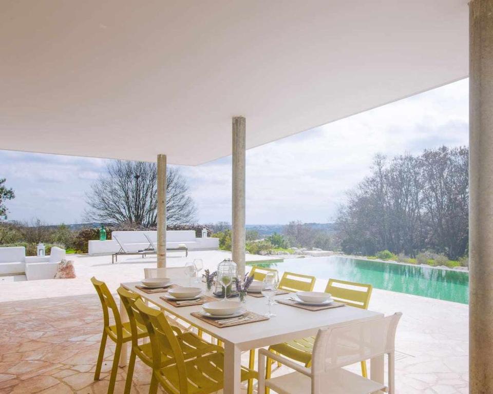 Belíssima Villa Floreale com piscina