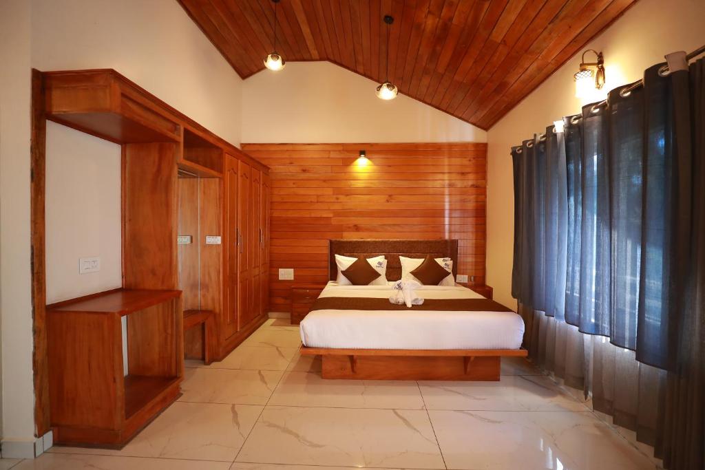 Postel nebo postele na pokoji v ubytování Coorg Coffee Bean Resort