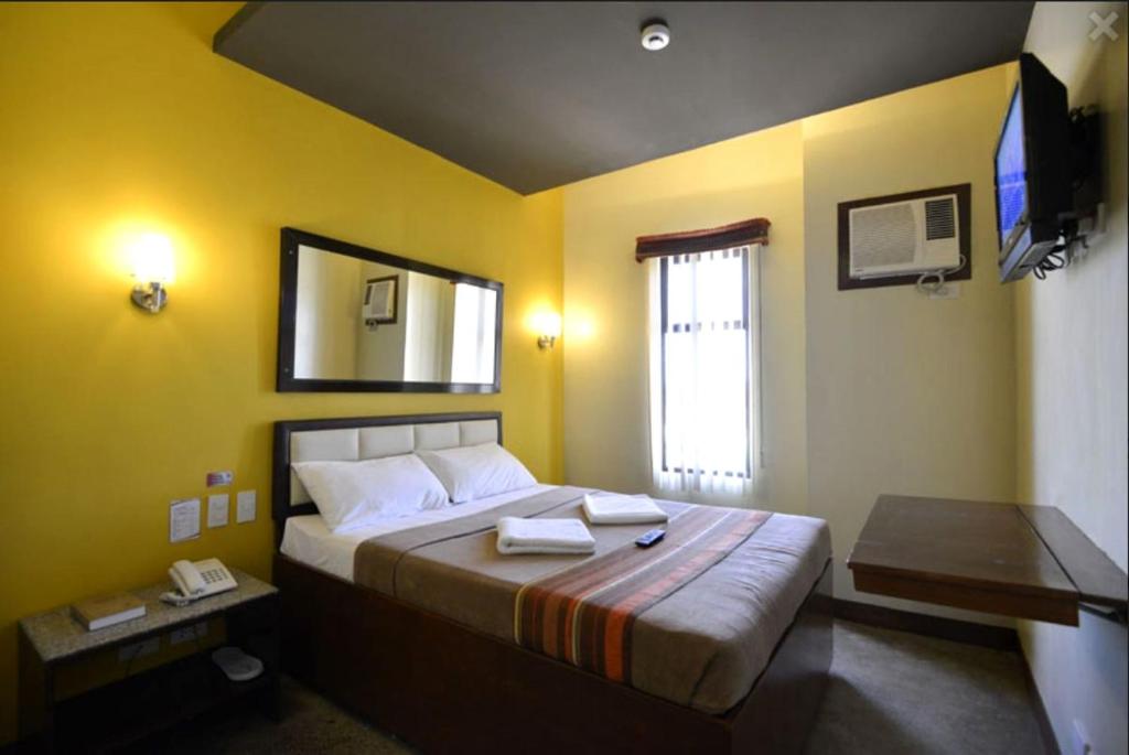 Кровать или кровати в номере Express Inn Mactan